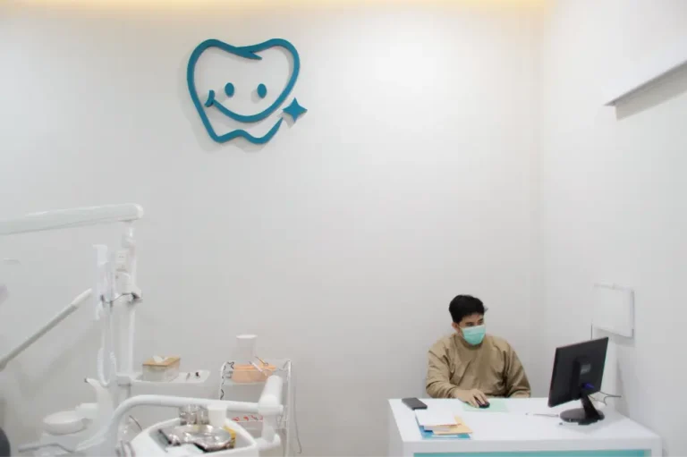 ruang operasi bedah mulut dan gigi di Klinik SDS Medan