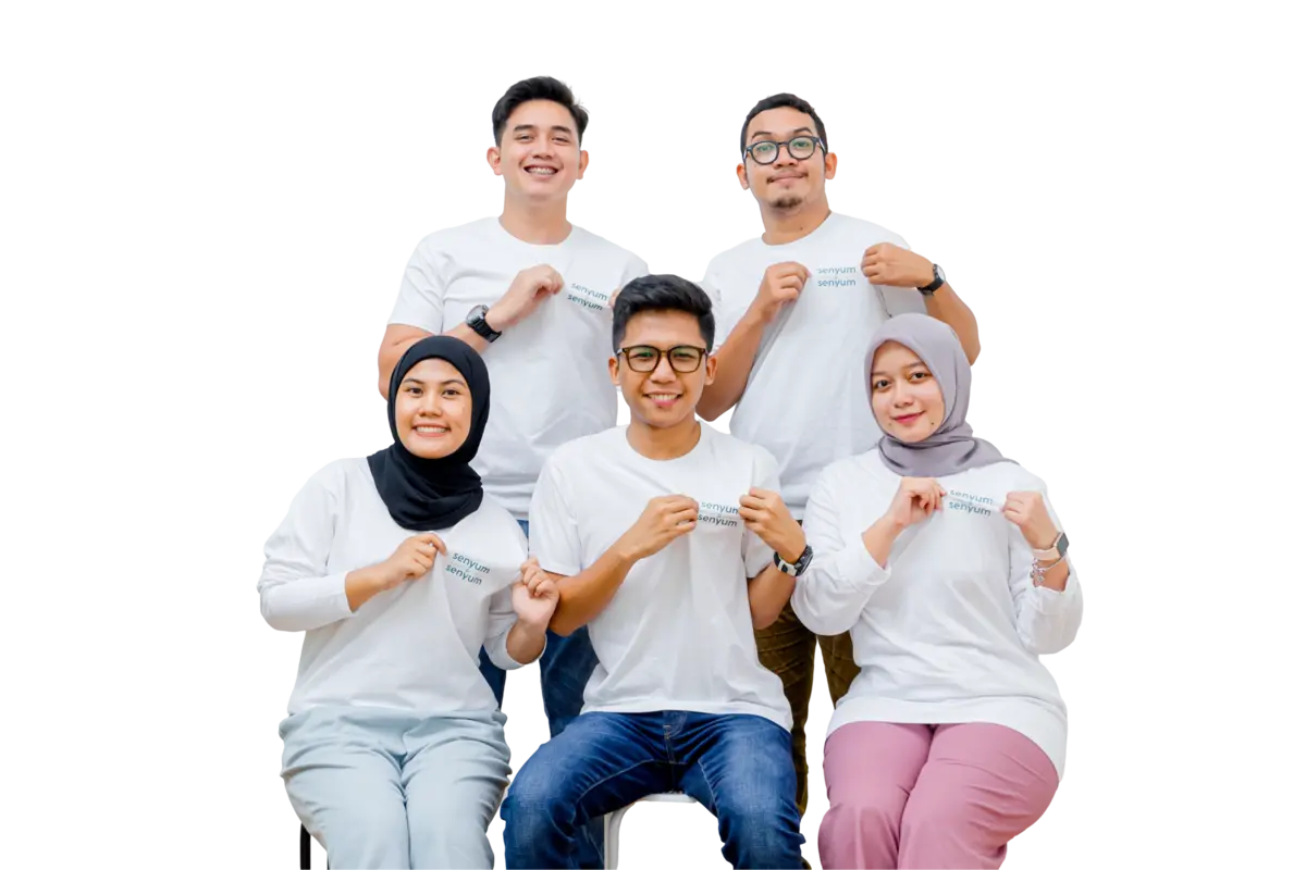 foto tim senyum dan senyum